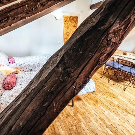Loft Overlooking The Old Town . 펠트레 외부 사진