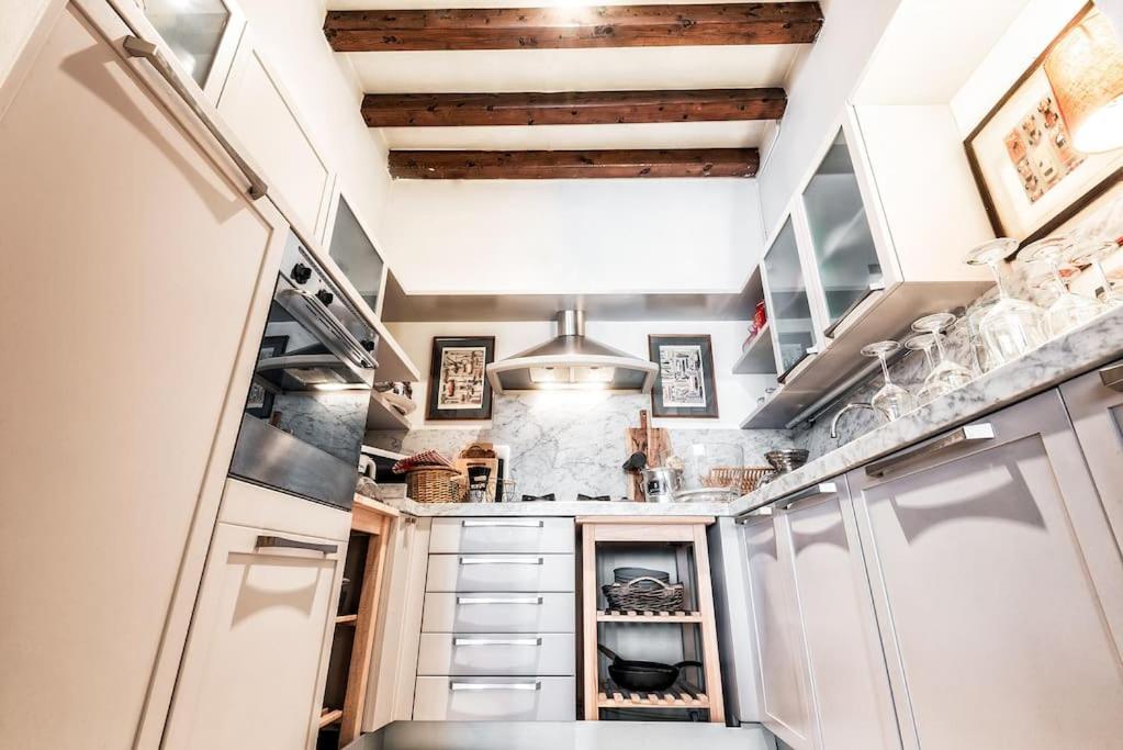 Loft Overlooking The Old Town . 펠트레 외부 사진