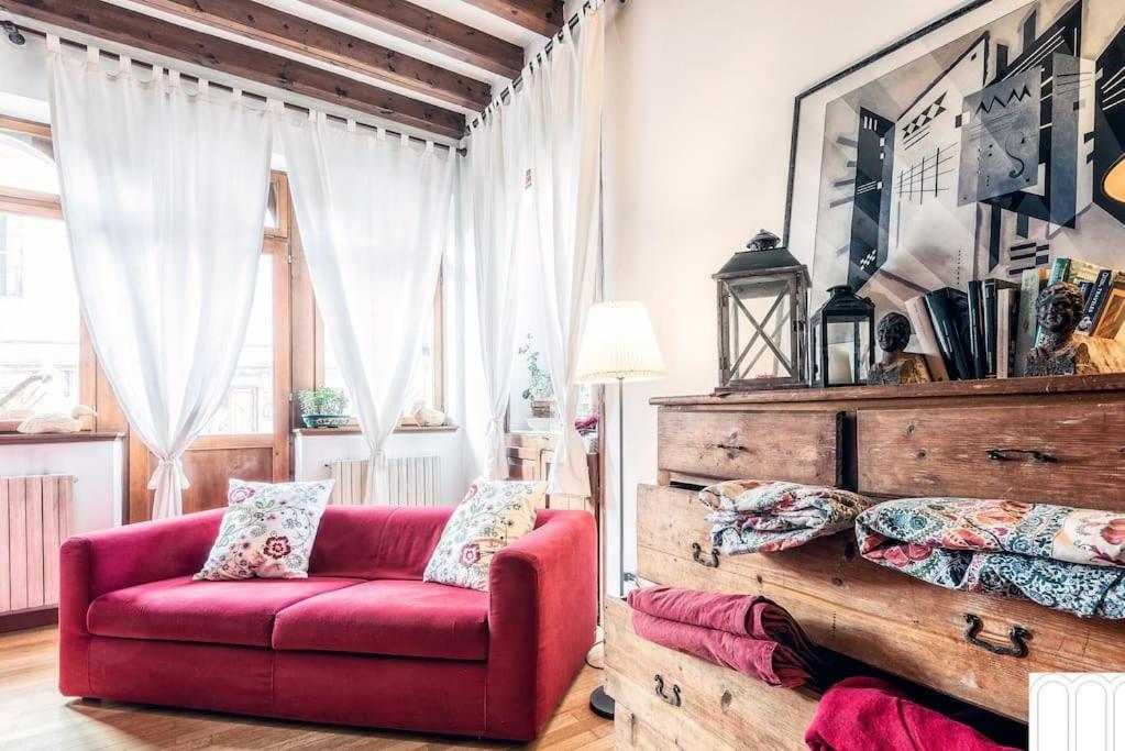 Loft Overlooking The Old Town . 펠트레 외부 사진