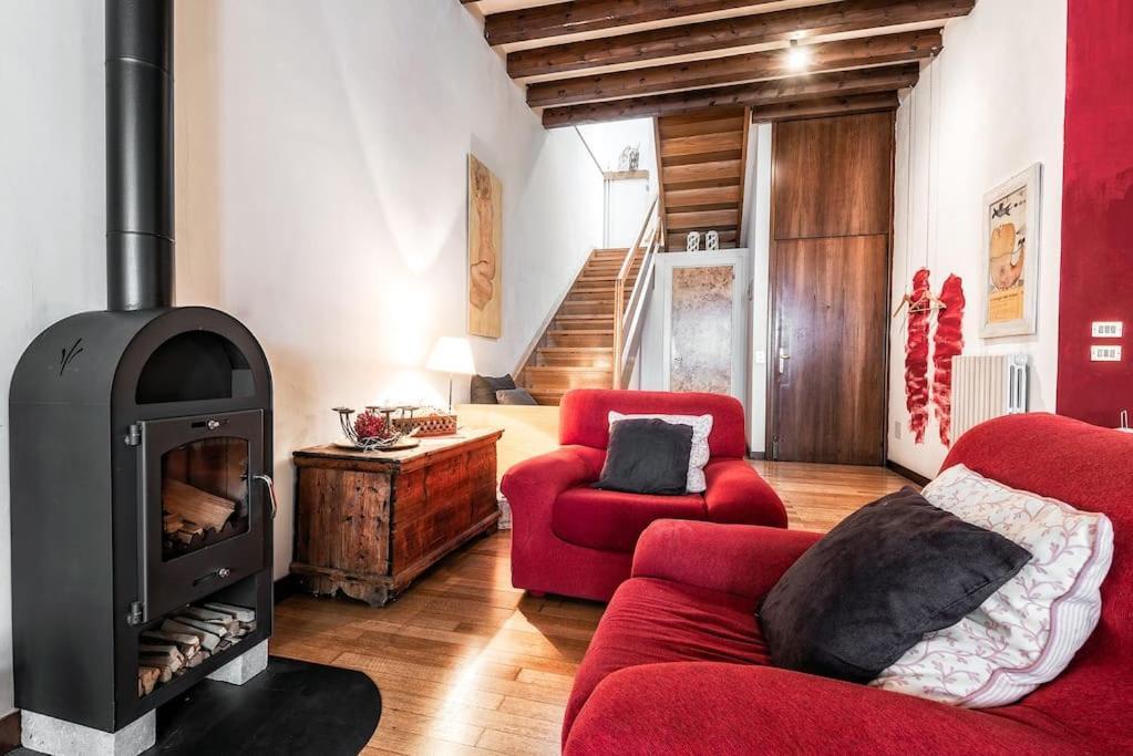 Loft Overlooking The Old Town . 펠트레 외부 사진