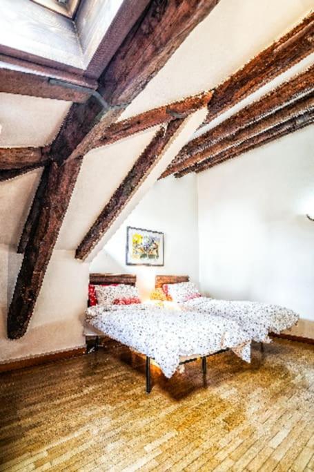 Loft Overlooking The Old Town . 펠트레 외부 사진