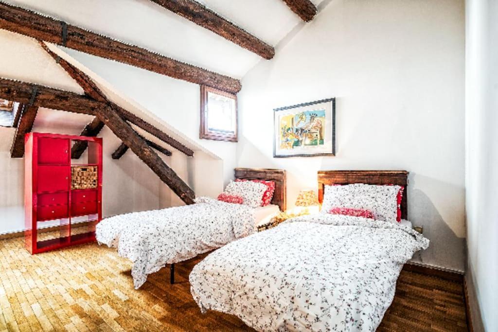 Loft Overlooking The Old Town . 펠트레 외부 사진