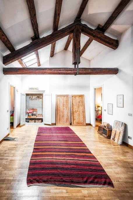 Loft Overlooking The Old Town . 펠트레 외부 사진