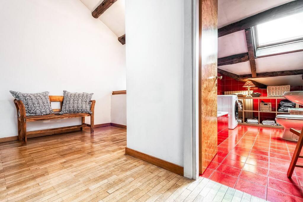 Loft Overlooking The Old Town . 펠트레 외부 사진