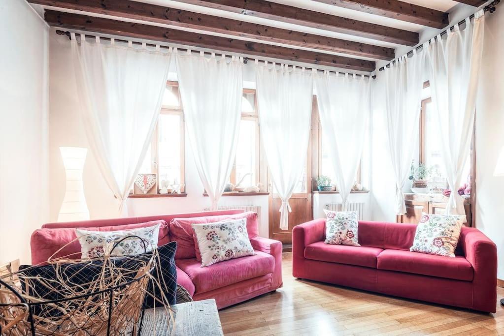 Loft Overlooking The Old Town . 펠트레 외부 사진